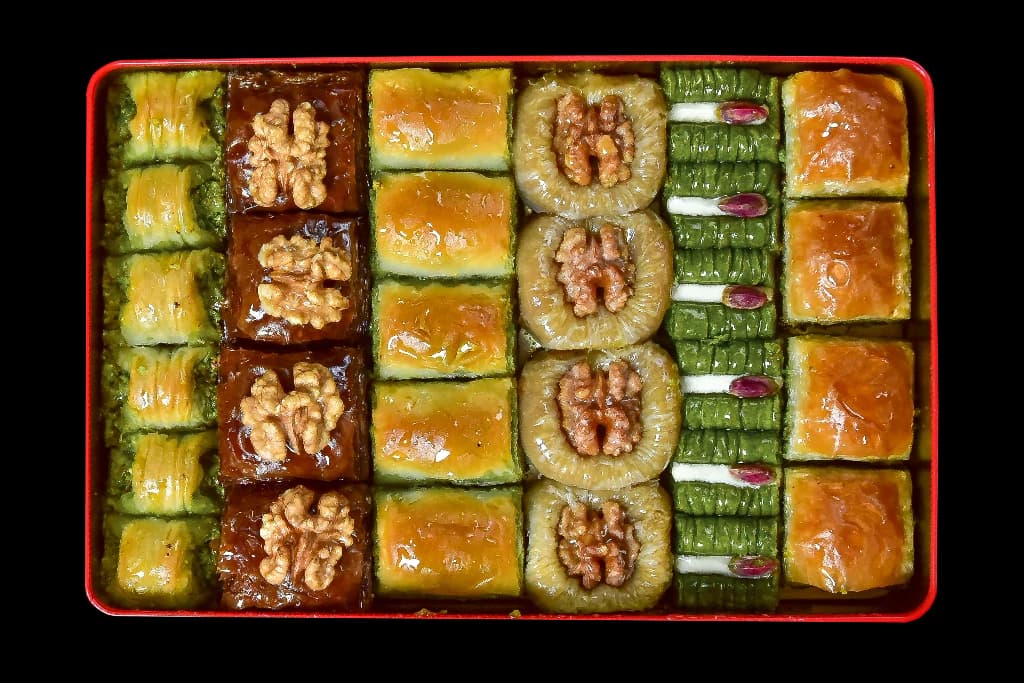 Assorted Pistachio and Walnut Mix Baklava 1.2 KG
